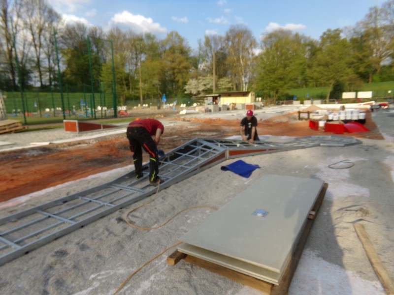 Mehr über den Artikel erfahren Aufbau der Filzgolfbahnen hat begonnen!