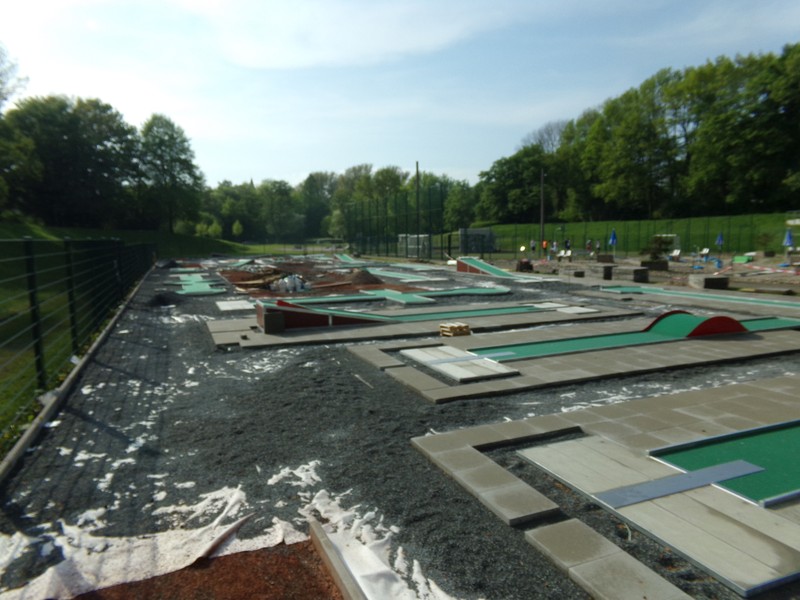 Mehr über den Artikel erfahren Aufbau der Filzgolfbahnen – Ende naht!