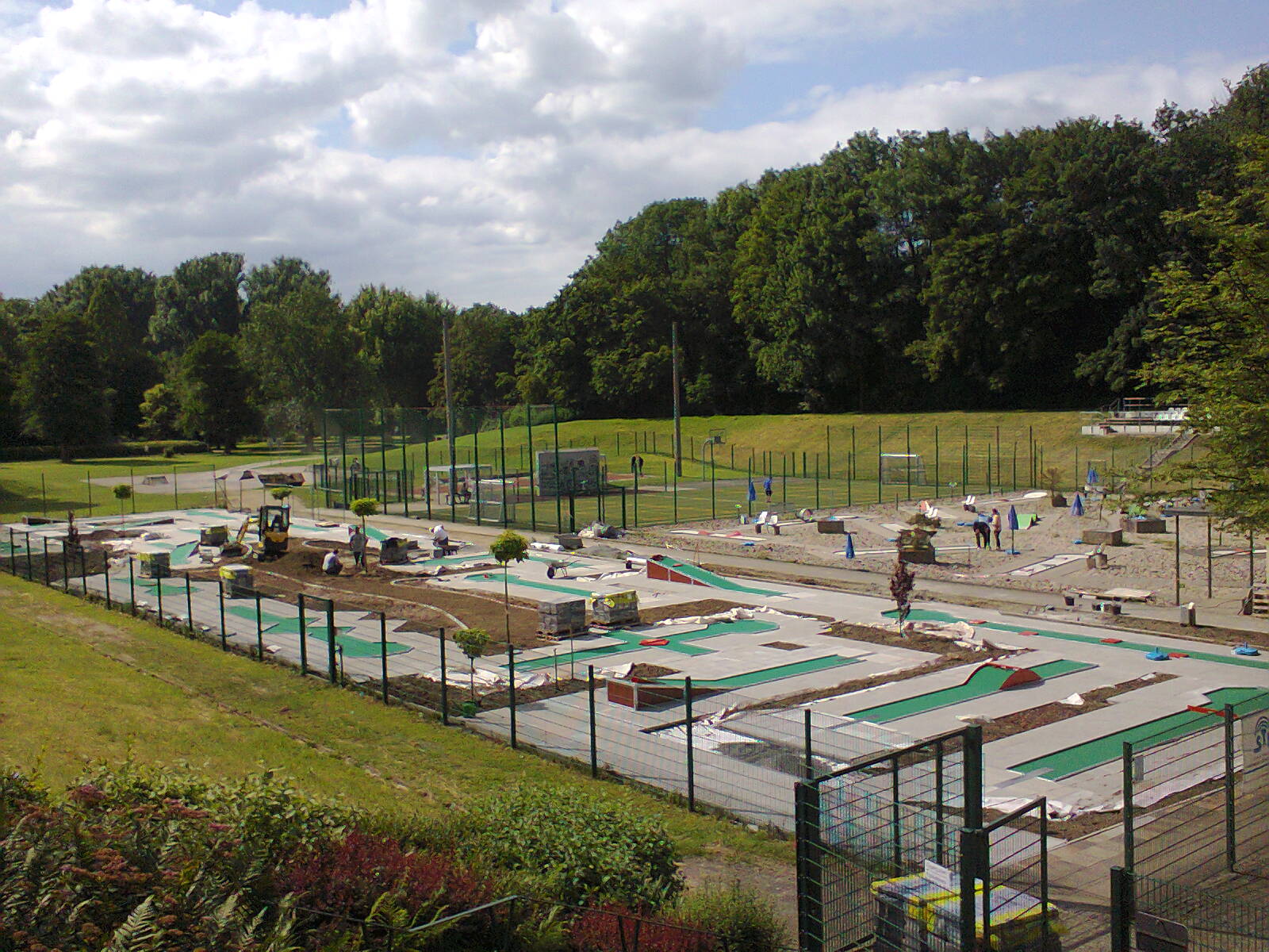 Mehr über den Artikel erfahren Filzgolfanlage im FunPark Wanne – Bauende in Sicht!