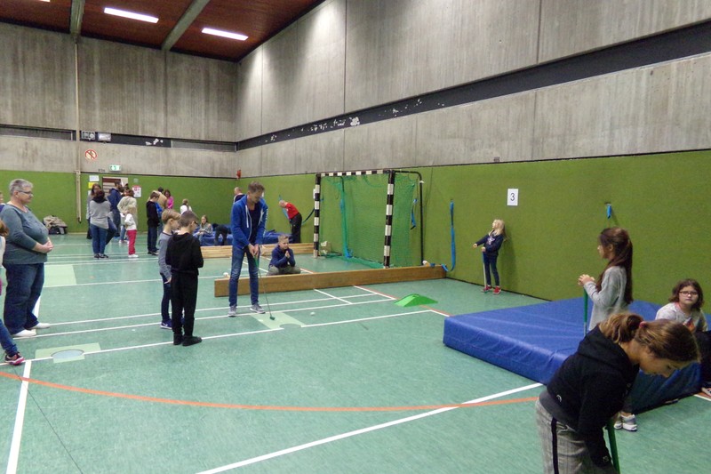Mehr über den Artikel erfahren Minigolf meets Gymnasium Eickel!