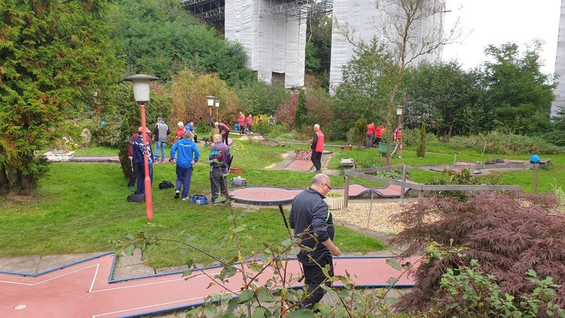 Mehr über den Artikel erfahren Minigolfer auf der Jagd zum „Hole in One“